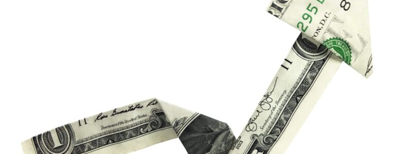 Dólar tem alta com fuga de investidores para títulos americanos